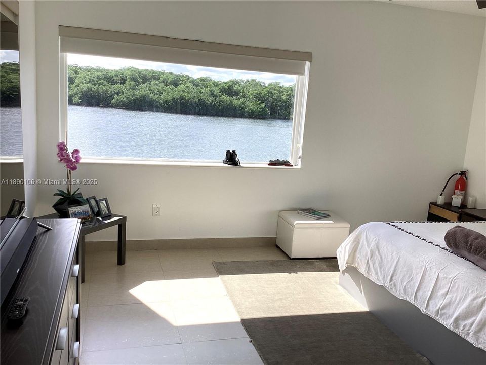 Active With Contract: $5,800 (3 beds, 2 baths, 2370 Square Feet)