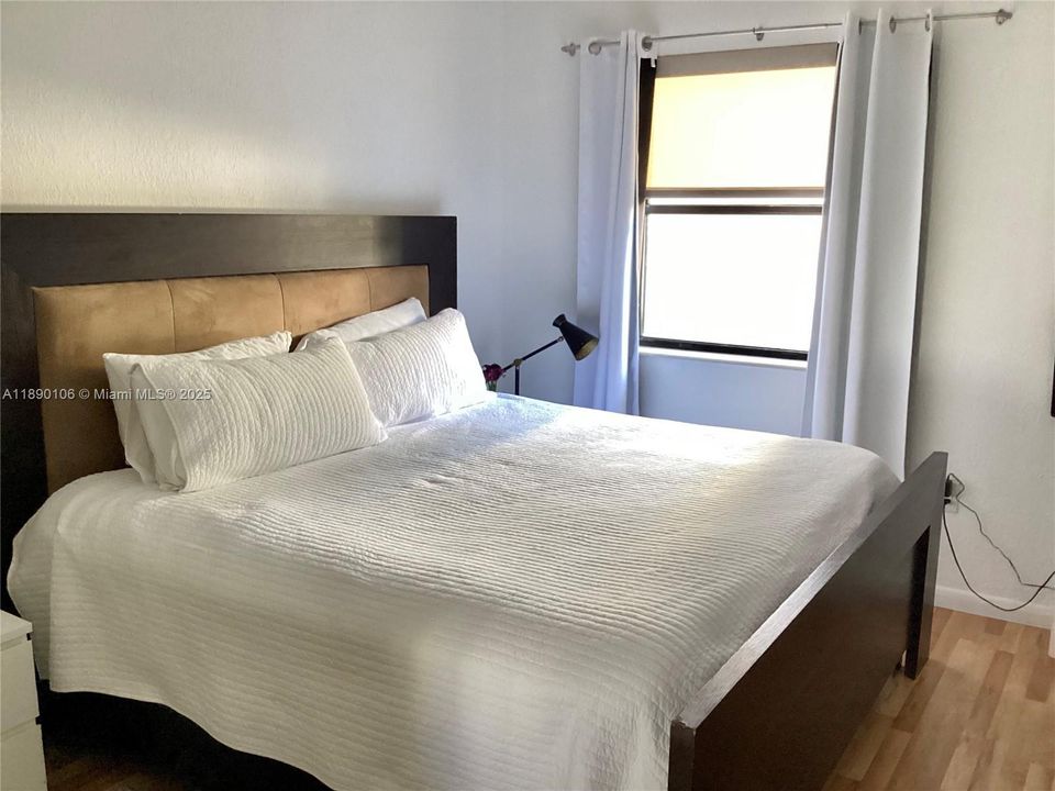 Active With Contract: $5,800 (3 beds, 2 baths, 2370 Square Feet)