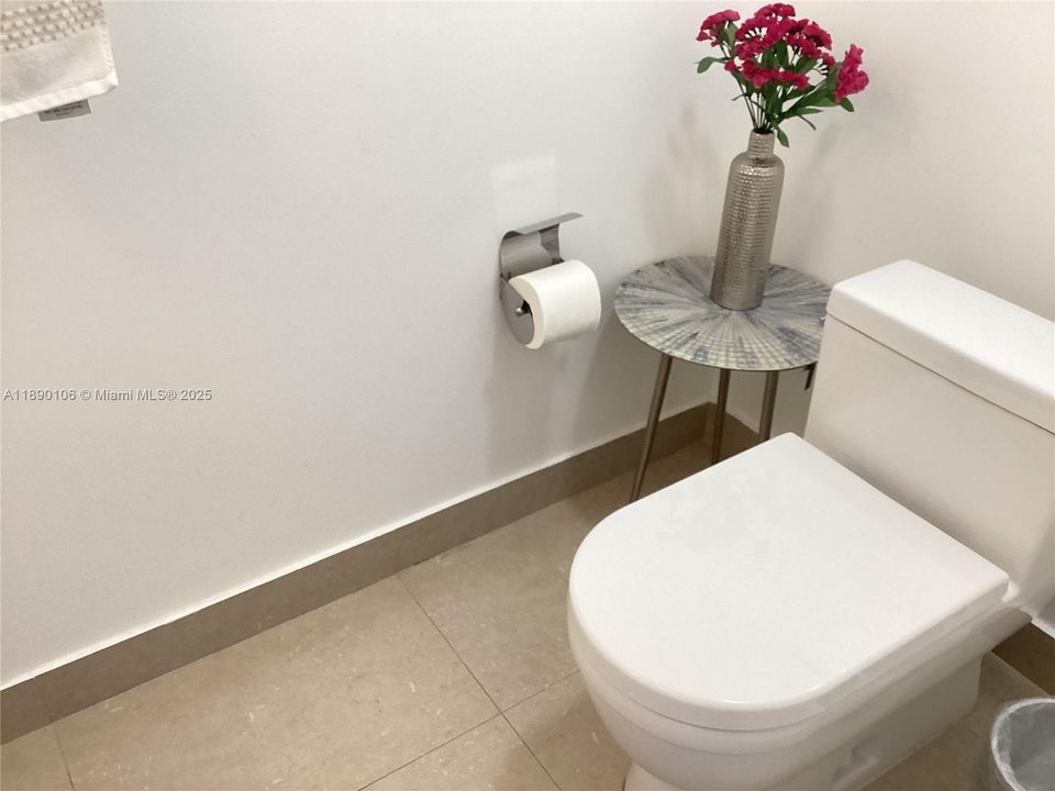 Active With Contract: $5,800 (3 beds, 2 baths, 2370 Square Feet)