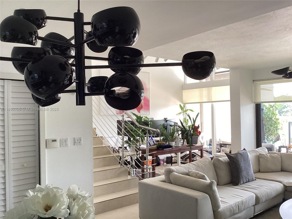 Active With Contract: $5,800 (3 beds, 2 baths, 2370 Square Feet)