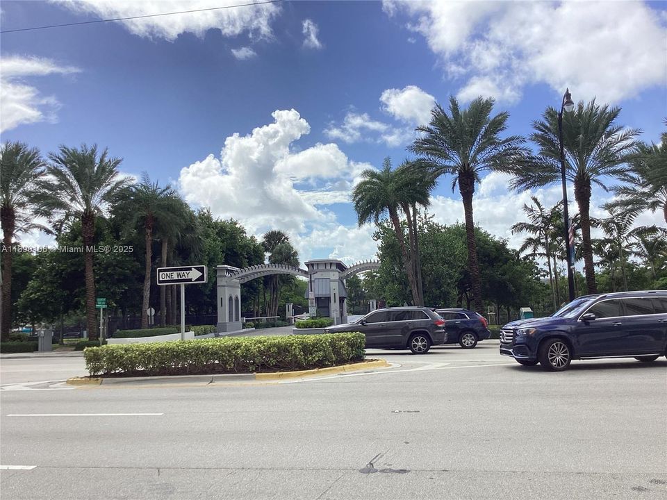 Active With Contract: $5,800 (3 beds, 2 baths, 2370 Square Feet)