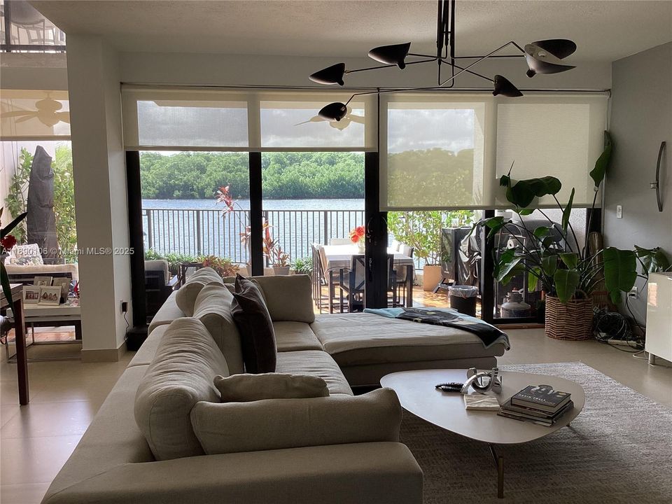 Active With Contract: $5,800 (3 beds, 2 baths, 2370 Square Feet)