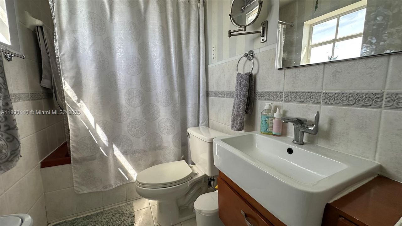 Active With Contract: $320,000 (2 beds, 2 baths, 768 Square Feet)