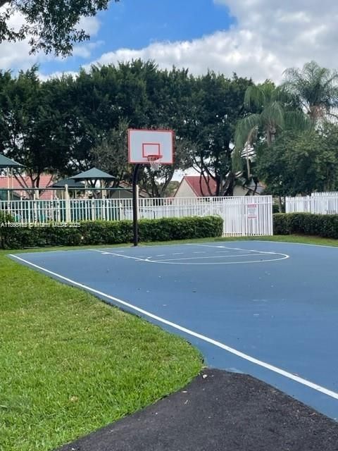 Недавно арендовано: $2,800 (2 спален, 2 ванн, 1131 Квадратных фут)