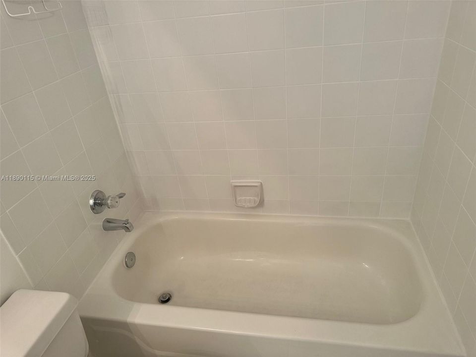 Недавно арендовано: $2,800 (2 спален, 2 ванн, 1131 Квадратных фут)