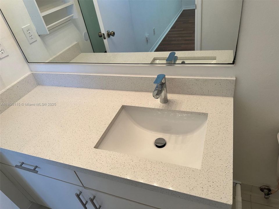 Недавно арендовано: $2,800 (2 спален, 2 ванн, 1131 Квадратных фут)