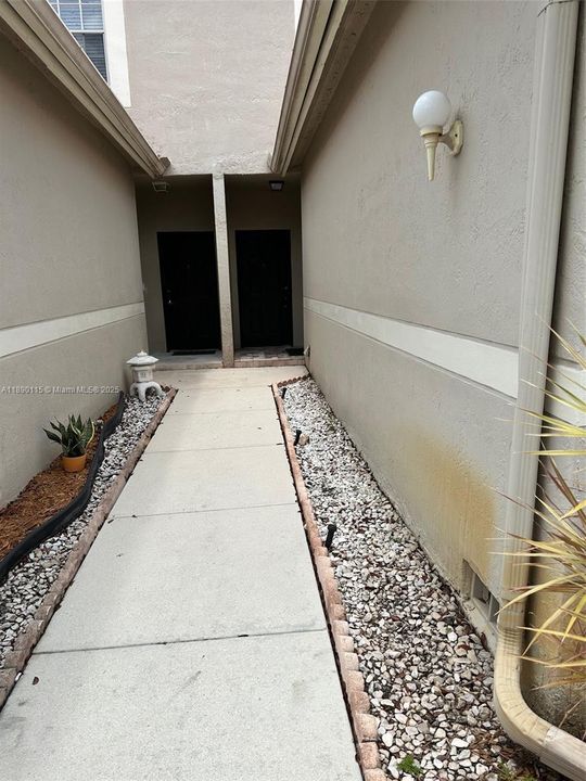 Недавно арендовано: $2,800 (2 спален, 2 ванн, 1131 Квадратных фут)