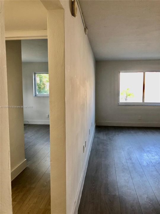 Active With Contract: $3,700 (2 beds, 2 baths, 925 Square Feet)