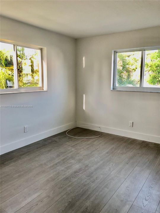 Active With Contract: $3,700 (2 beds, 2 baths, 925 Square Feet)