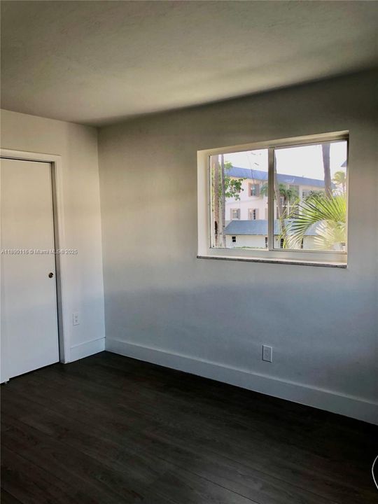 Active With Contract: $3,700 (2 beds, 2 baths, 925 Square Feet)