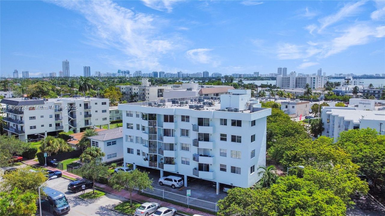 合同活跃: $140,000 (1 贝兹, 1 浴室, 672 平方英尺)