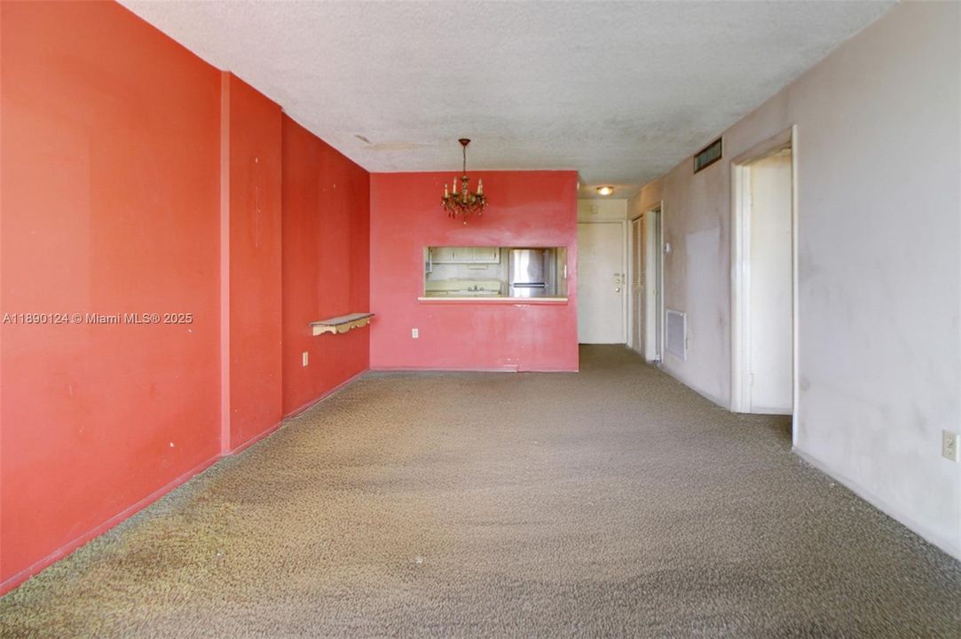 合同活跃: $140,000 (1 贝兹, 1 浴室, 672 平方英尺)