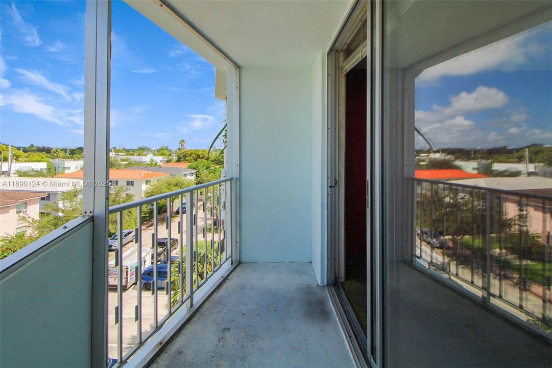 合同活跃: $140,000 (1 贝兹, 1 浴室, 672 平方英尺)