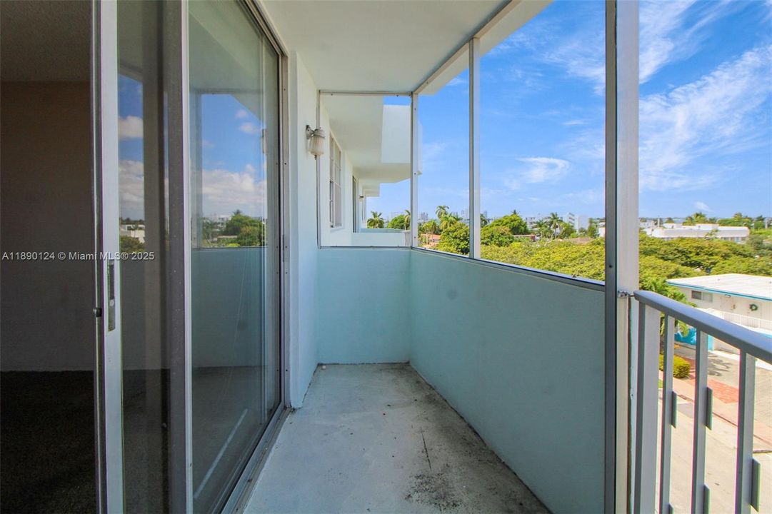 合同活跃: $140,000 (1 贝兹, 1 浴室, 672 平方英尺)