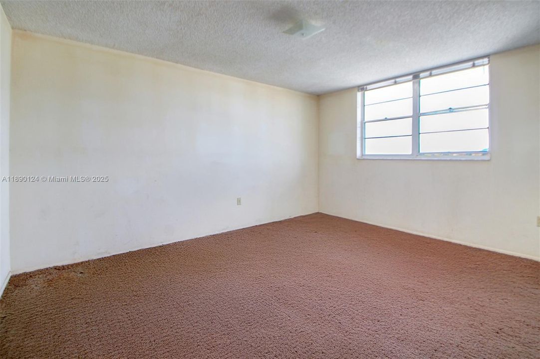 合同活跃: $140,000 (1 贝兹, 1 浴室, 672 平方英尺)