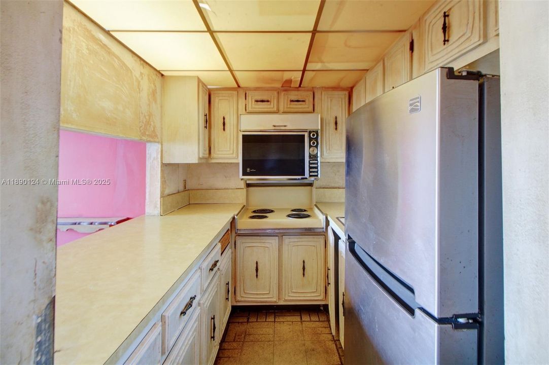 合同活跃: $140,000 (1 贝兹, 1 浴室, 672 平方英尺)