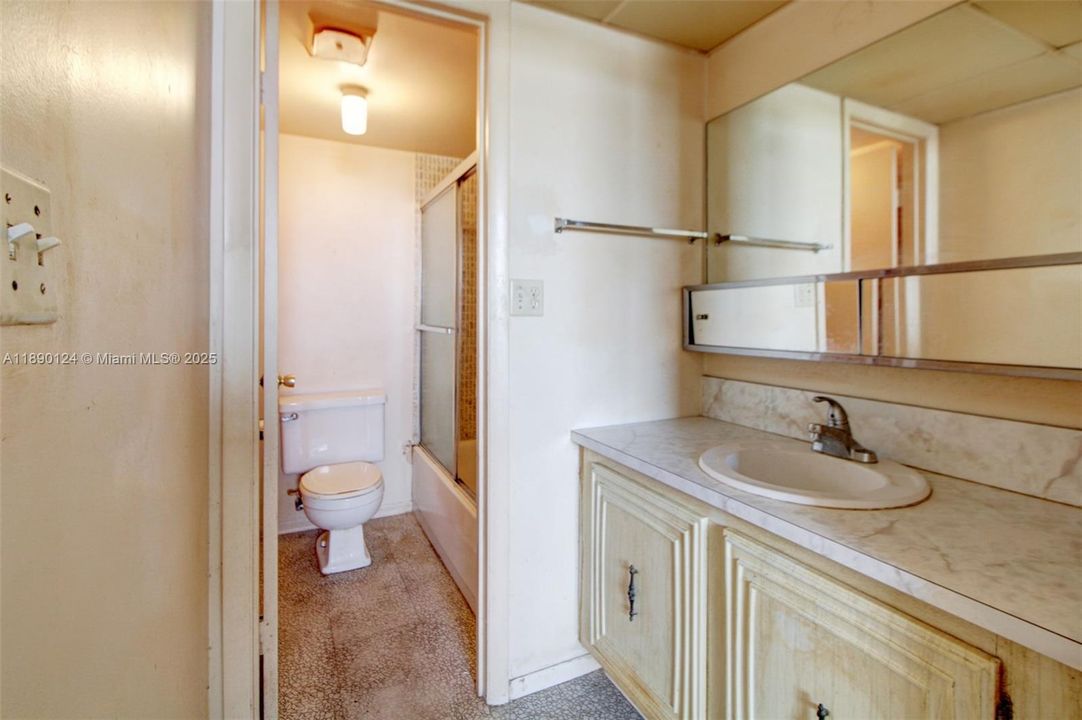 合同活跃: $140,000 (1 贝兹, 1 浴室, 672 平方英尺)