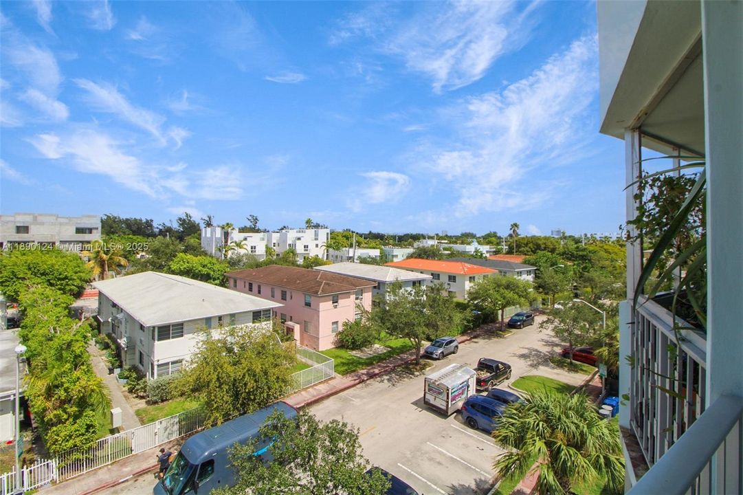 合同活跃: $140,000 (1 贝兹, 1 浴室, 672 平方英尺)