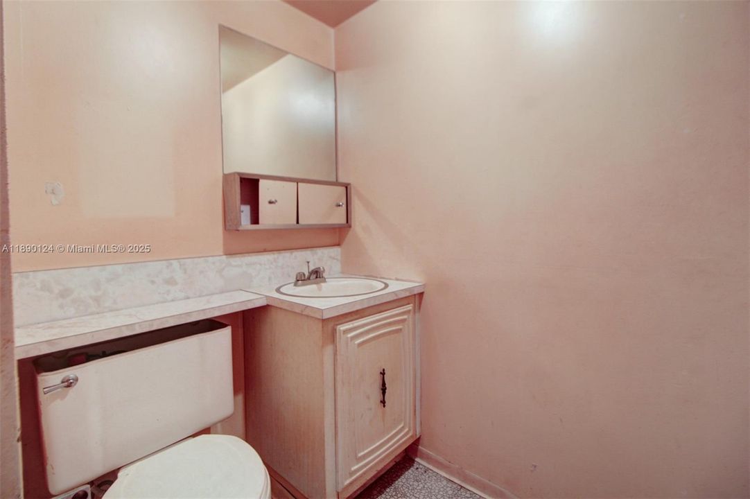 合同活跃: $140,000 (1 贝兹, 1 浴室, 672 平方英尺)