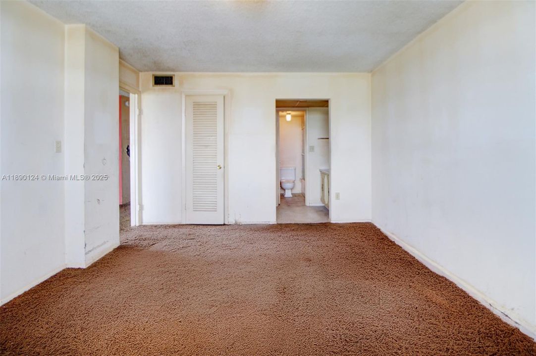 合同活跃: $140,000 (1 贝兹, 1 浴室, 672 平方英尺)