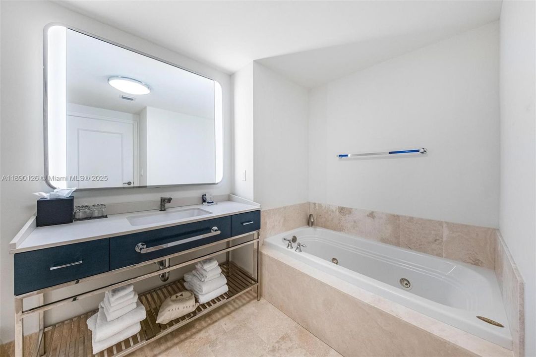 For Sale: $950,000 (0 beds, 1 baths, 526 Square Feet)