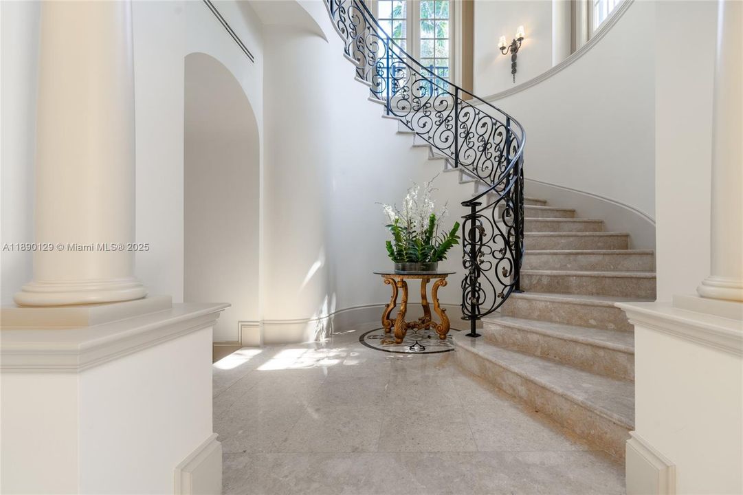 For Sale: $6,200,000 (7 beds, 7 baths, 6631 Square Feet)