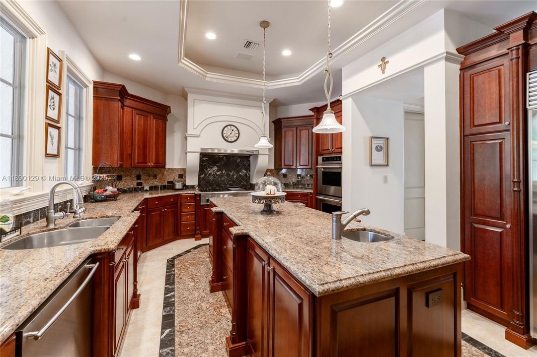 For Sale: $6,200,000 (7 beds, 7 baths, 6631 Square Feet)