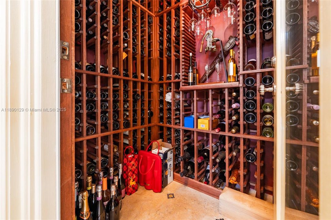 For Sale: $6,200,000 (7 beds, 7 baths, 6631 Square Feet)