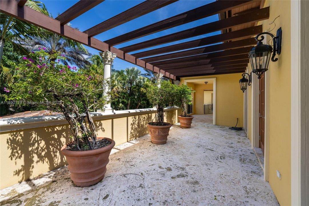 For Sale: $6,200,000 (7 beds, 7 baths, 6631 Square Feet)