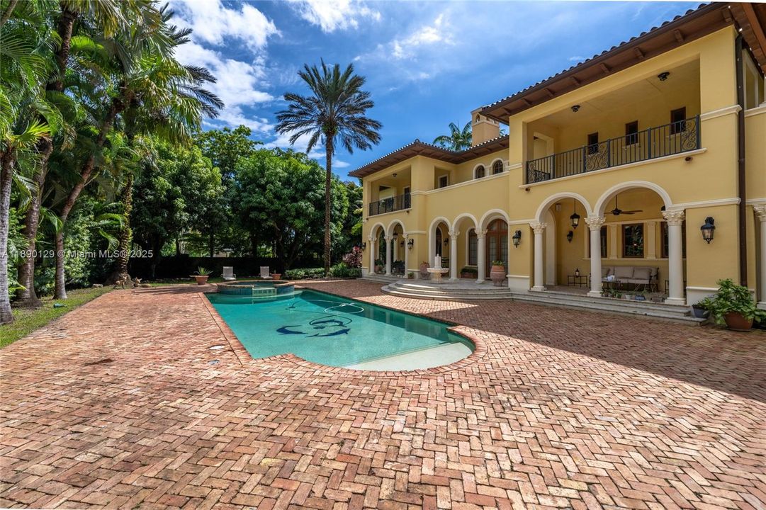 For Sale: $6,200,000 (7 beds, 7 baths, 6631 Square Feet)