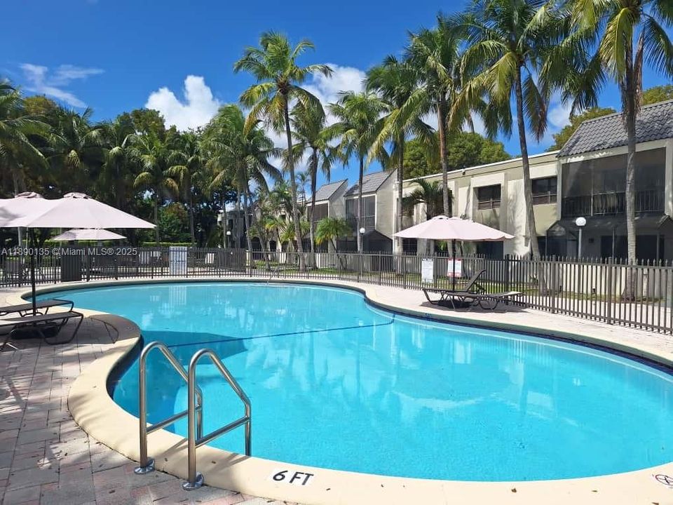 Под контрактом: $265,000 (1 спален, 1 ванн, 854 Квадратных фут)