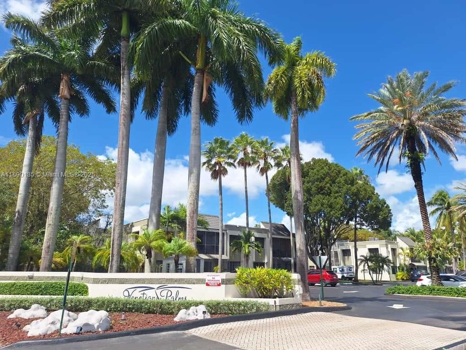 Под контрактом: $265,000 (1 спален, 1 ванн, 854 Квадратных фут)