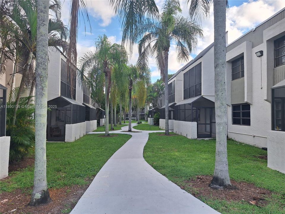 Под контрактом: $265,000 (1 спален, 1 ванн, 854 Квадратных фут)