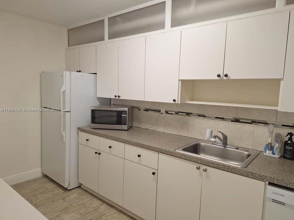 Под контрактом: $265,000 (1 спален, 1 ванн, 854 Квадратных фут)