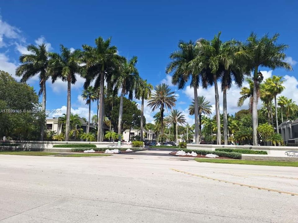 Под контрактом: $265,000 (1 спален, 1 ванн, 854 Квадратных фут)