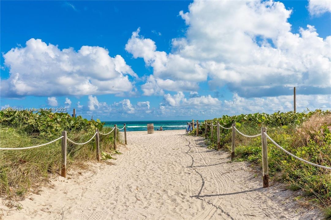 合同活跃: $319,000 (1 贝兹, 1 浴室, 905 平方英尺)