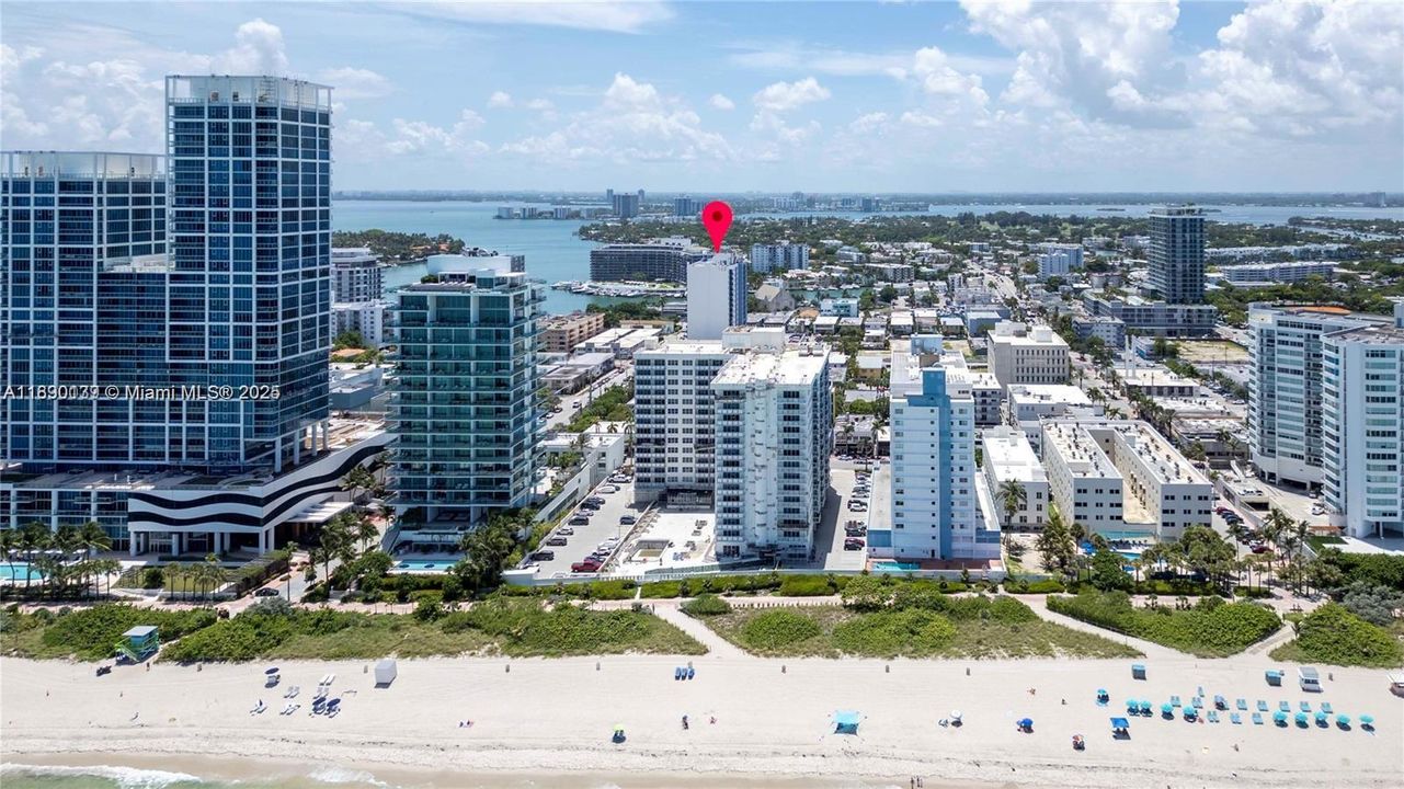 合同活跃: $319,000 (1 贝兹, 1 浴室, 905 平方英尺)