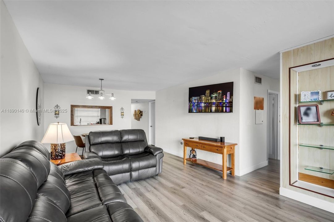 En Venta: $212,900 (2 camas, 2 baños, 852 Pies cuadrados)