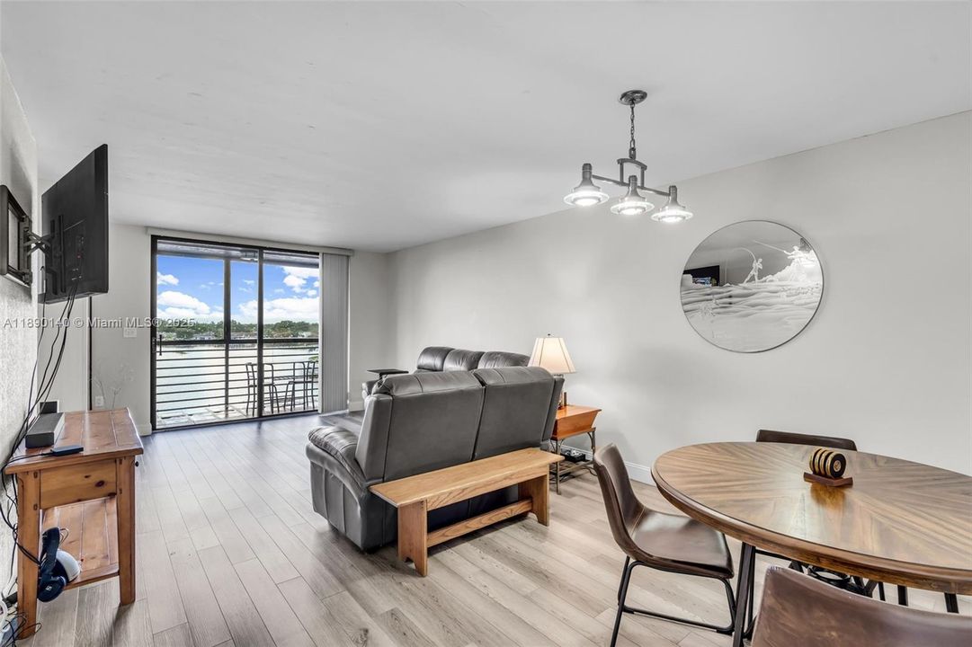 En Venta: $212,900 (2 camas, 2 baños, 852 Pies cuadrados)