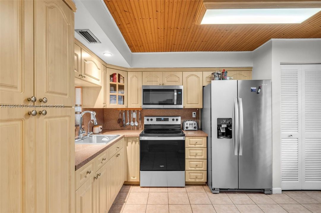 En Venta: $212,900 (2 camas, 2 baños, 852 Pies cuadrados)