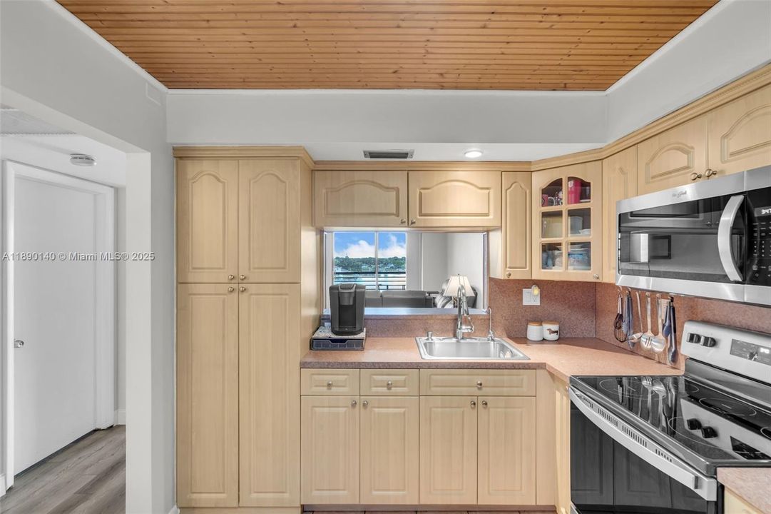 En Venta: $212,900 (2 camas, 2 baños, 852 Pies cuadrados)