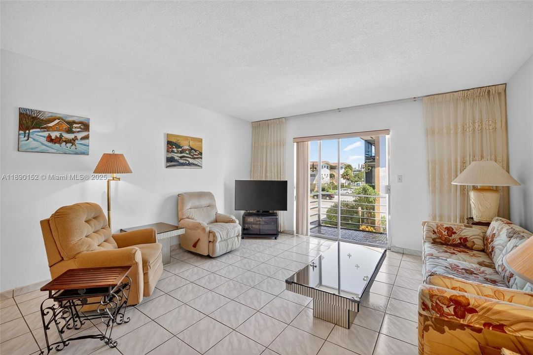 En Venta: $49,999 (1 camas, 1 baños, 883 Pies cuadrados)