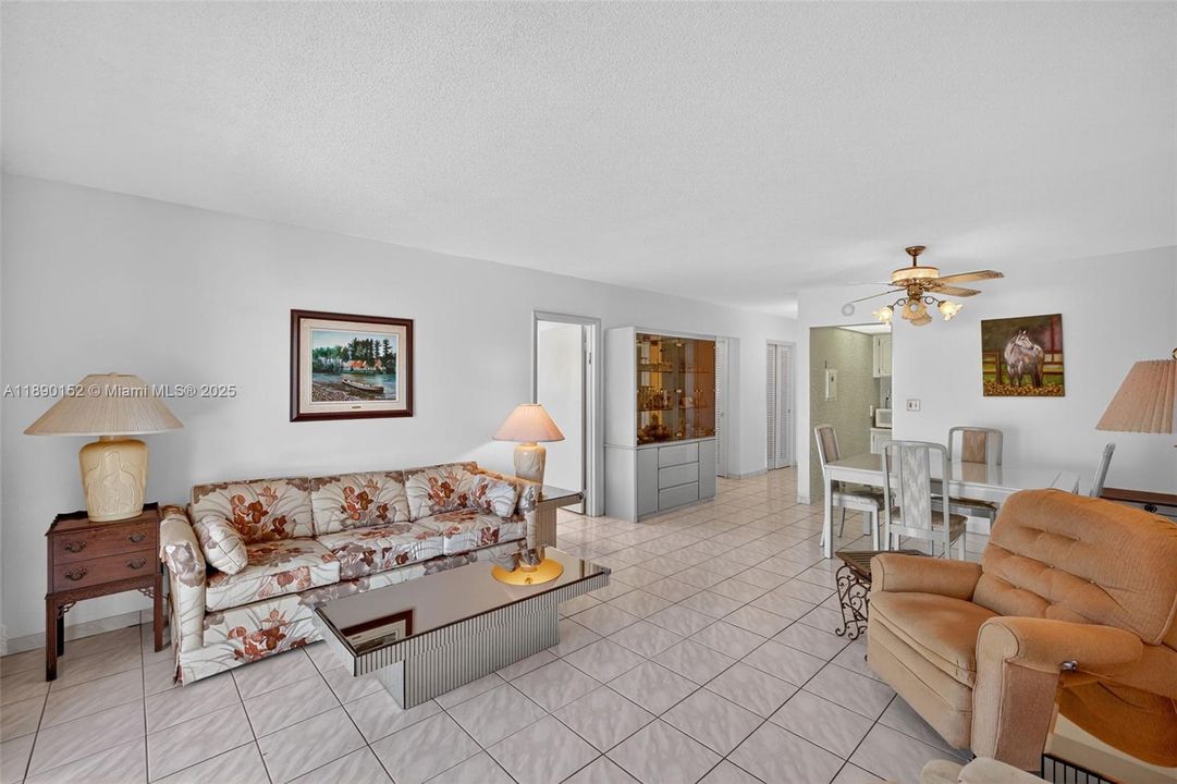 En Venta: $49,999 (1 camas, 1 baños, 883 Pies cuadrados)