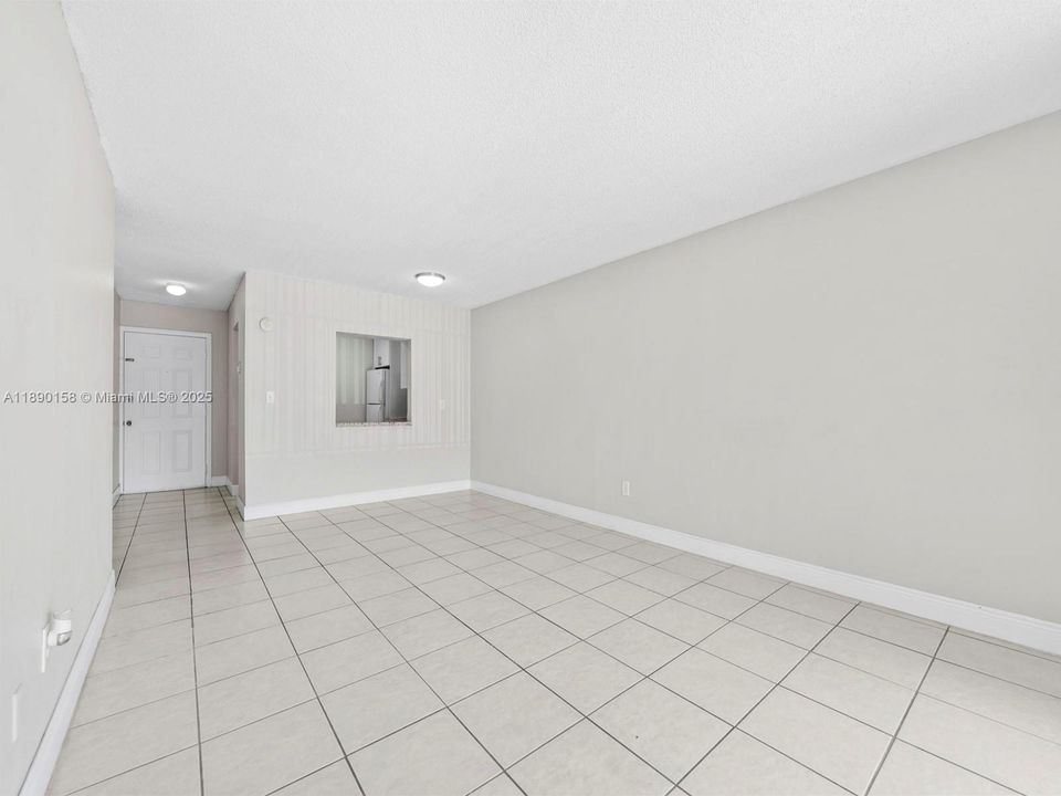 最近租的: $1,650 (1 贝兹, 1 浴室, 755 平方英尺)