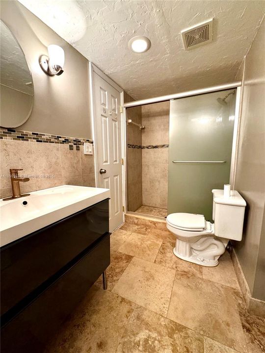 For Sale: $210,000 (1 beds, 1 baths, 828 Square Feet)