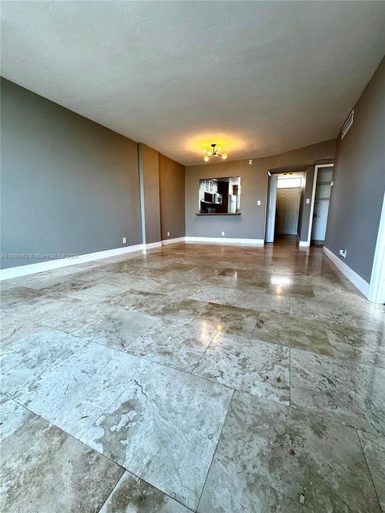 For Sale: $210,000 (1 beds, 1 baths, 828 Square Feet)