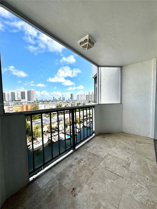 For Sale: $210,000 (1 beds, 1 baths, 828 Square Feet)