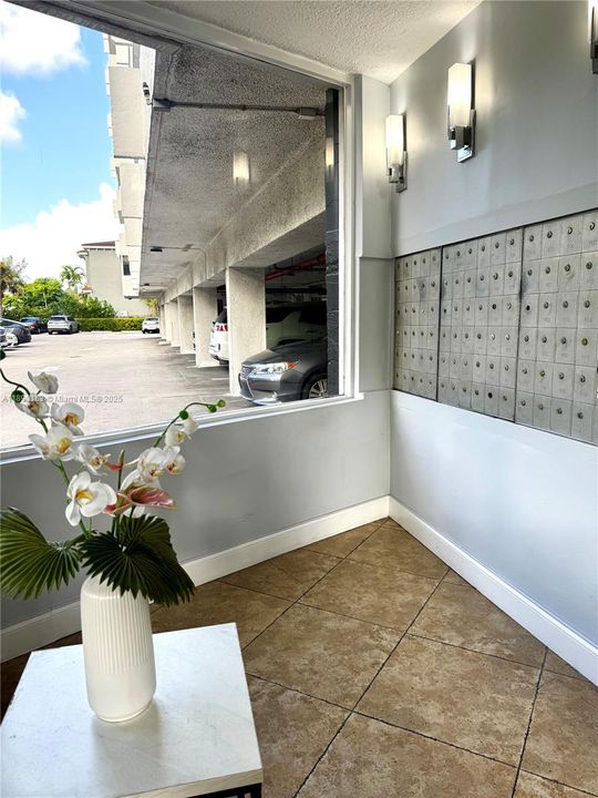 For Sale: $210,000 (1 beds, 1 baths, 828 Square Feet)