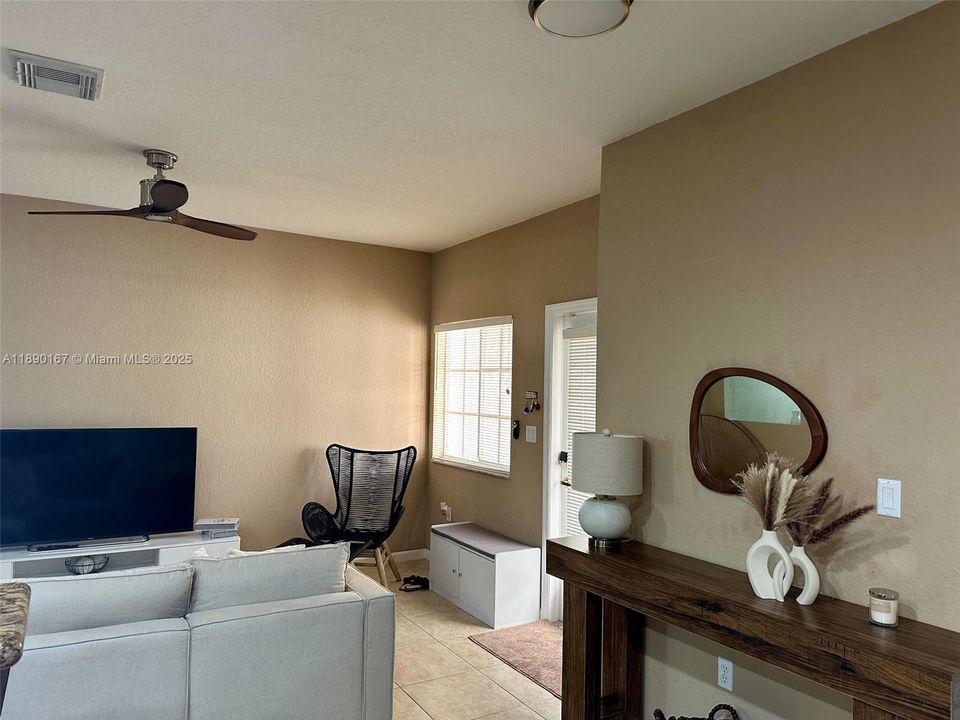 Недавно арендовано: $2,690 (3 спален, 2 ванн, 1850 Квадратных фут)