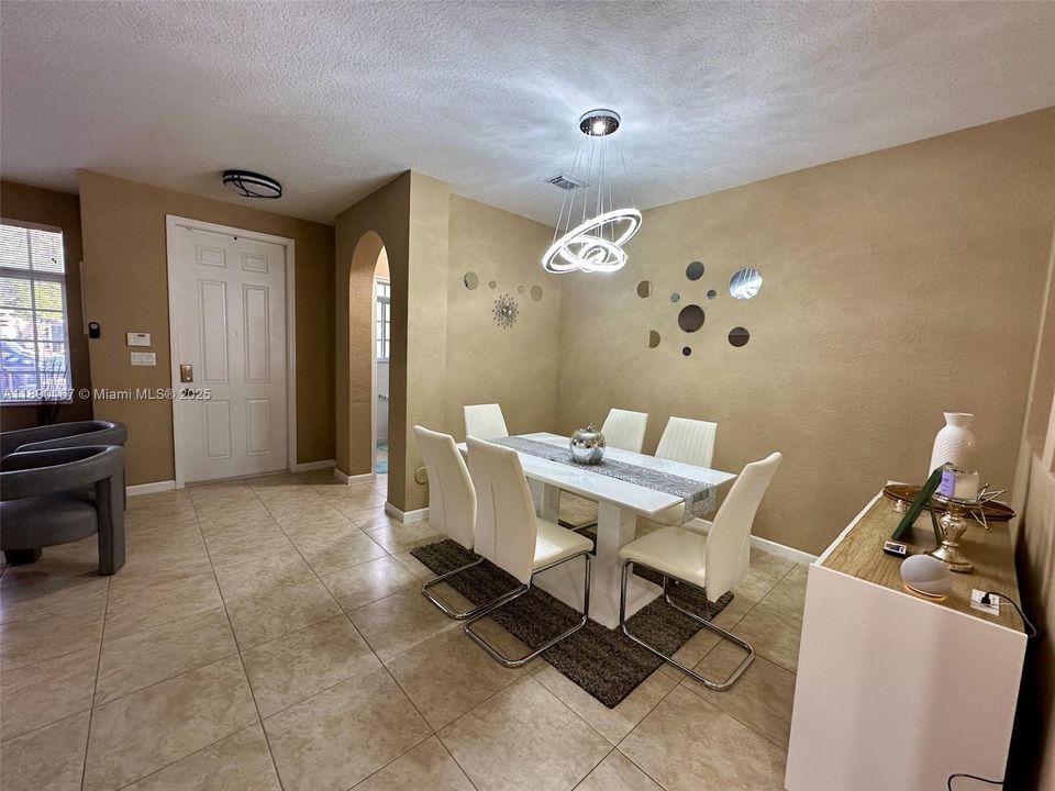 Недавно арендовано: $2,690 (3 спален, 2 ванн, 1850 Квадратных фут)